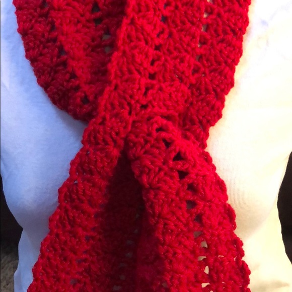 Red neck warmer scarf fasten through hole in scarf - Picture 2 of 5